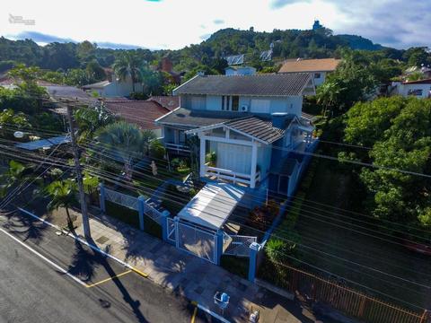 Casa à venda em Igrejinha, Centro, com 4 quartos, com 300.92 m²